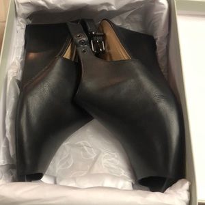 Nurture size 9 leather mule heel
